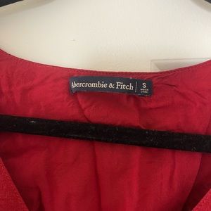 Abercrombie red pattern crop top lightly worn size s